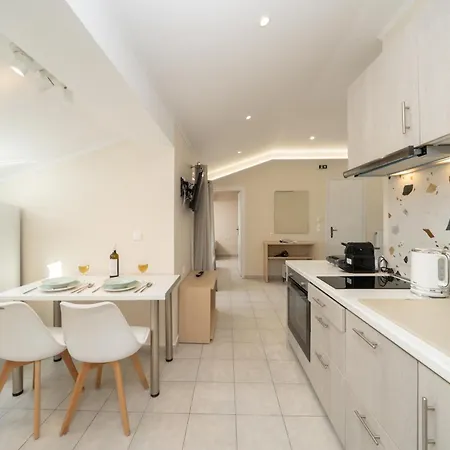 Filalithis & מלון דירות 3*