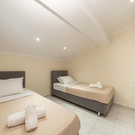 Filalithis & 3* סאמי